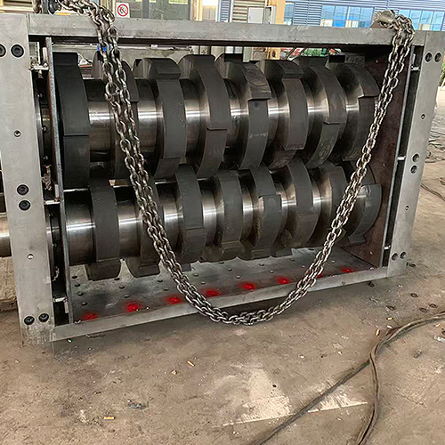 Pre shredder machine